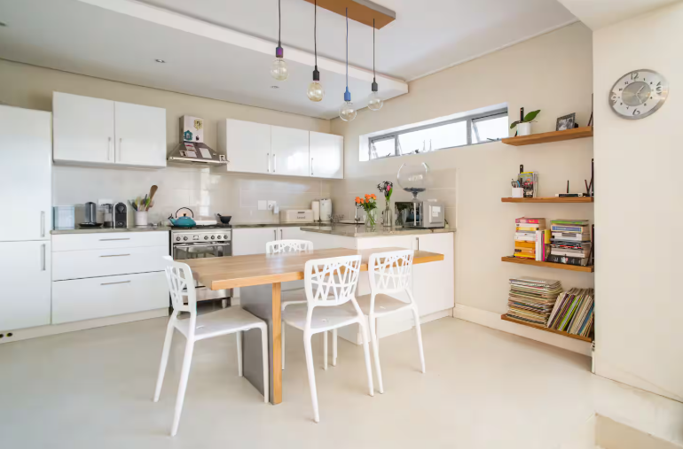 2 Bedroom Property for Sale in Vredehoek Western Cape